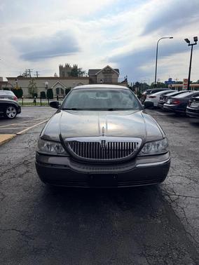 Gray 2003 Lincoln Town Car Executive