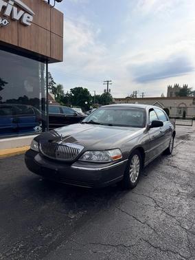 Gray 2003 Lincoln Town Car Executive