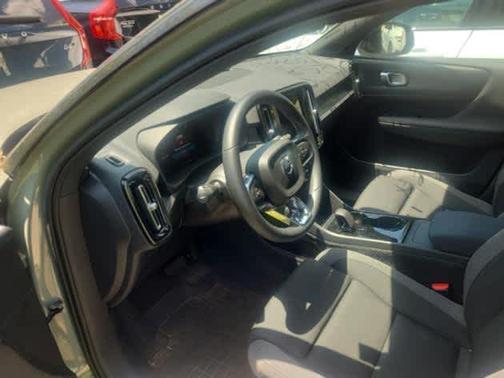 2024 Volvo XC40 Recharge Pure Electric Twin Plus