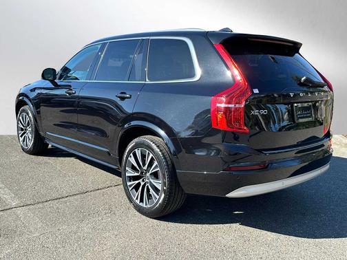 2022 Volvo XC90 T6 AWD Momentum 7 Seater