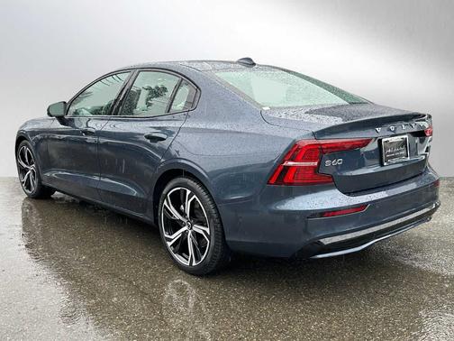 2024 Volvo S60 B5 Plus Dark