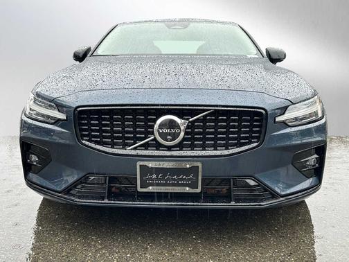 2024 Volvo S60 B5 Plus Dark