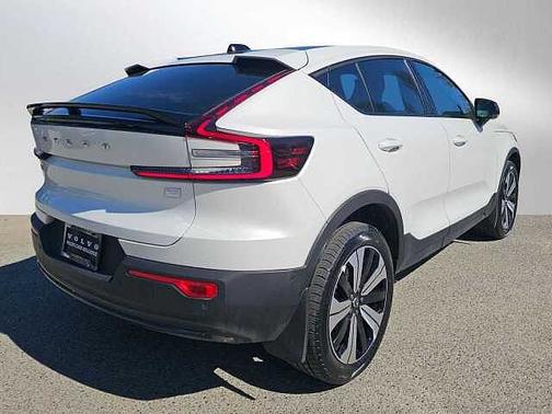 Crystal White 2023 Volvo C40 Recharge Pure Electric Plus