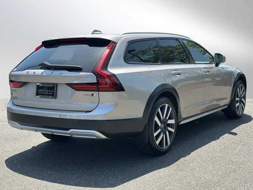 2023 Volvo V90 Cross Country B6 AWD Ultimate
