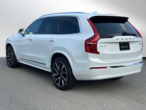 2024 Volvo XC90 B5 Plus Bright