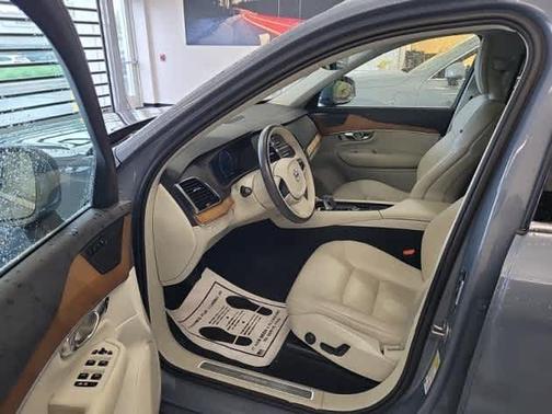 2022 Volvo XC90 Recharge Plug-In Hybrid T8 Inscription Expression Extended Range 7P
