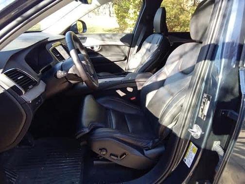 2024 Volvo XC90 T8 Ultimate Bright 7-Seater