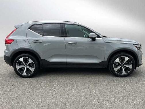 Vapour Grey 2025 Volvo XC40 Plus