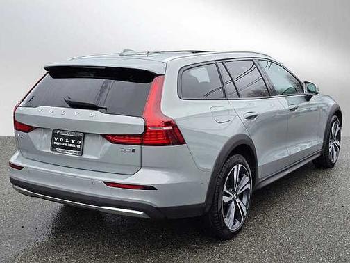 2025 Volvo V60 Cross Country Plus