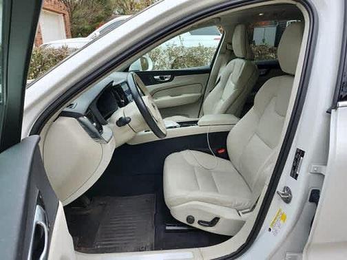 2023 Volvo XC60 Plus