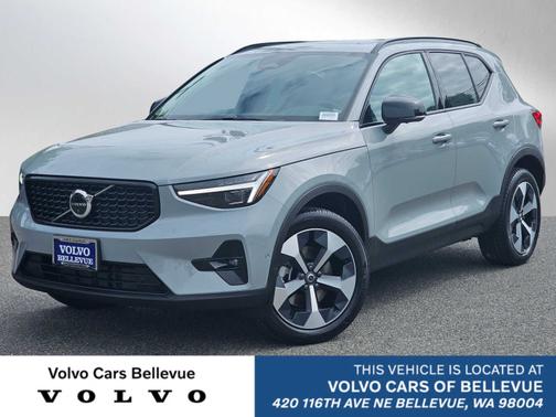 2025 Volvo XC40 B5 Plus Dark Theme