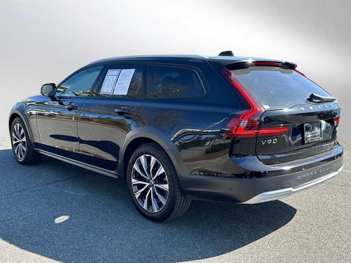 2023 Volvo V90 Cross Country B6 AWD Plus