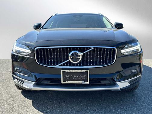 2023 Volvo V90 Cross Country B6 AWD Plus