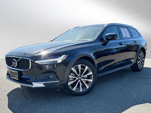 2023 Volvo V90 Cross Country B6 AWD Plus
