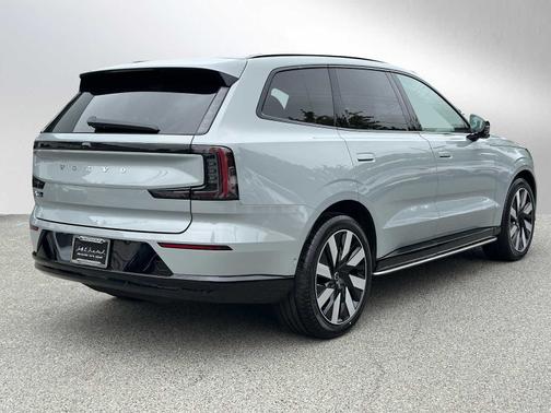 2025 Volvo EX90 Twin Motor Ultra 7-Seater