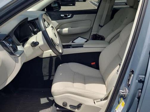2024 Volvo XC60 Recharge Plug-In Hybrid T8 Plus Dark