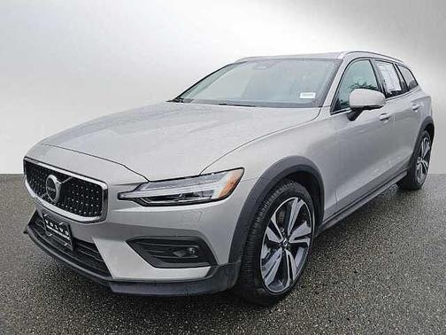 2025 Volvo V60 Cross Country Plus