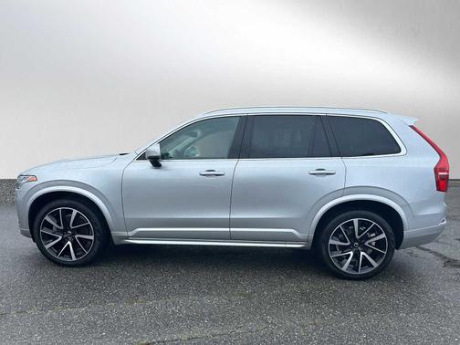 2022 Volvo XC90 T6 AWD Momentum 7 Seater