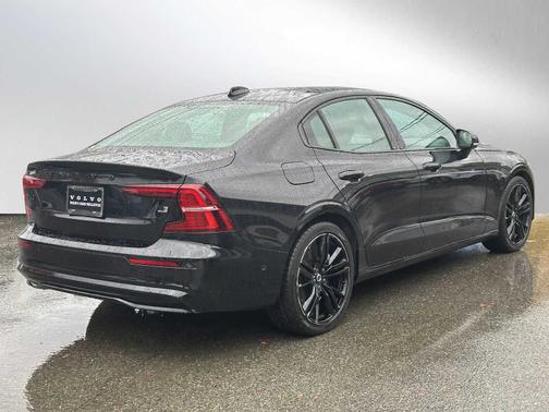 2023 Volvo S60 Recharge Plug-In Hybrid Plus Black