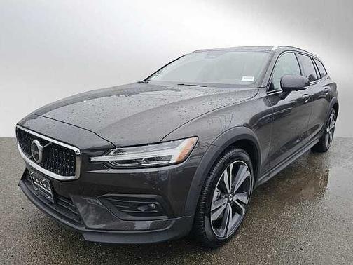 2025 Volvo V60 Cross Country Plus