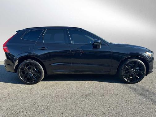 2024 Volvo XC60 Recharge Plug-In Hybrid T8 Ultimate Black Edition