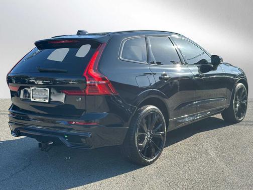 2024 Volvo XC60 Recharge Plug-In Hybrid T8 Ultimate Black Edition