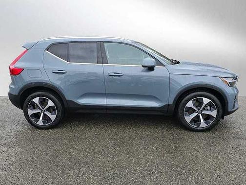 2023 Volvo XC40 Plus