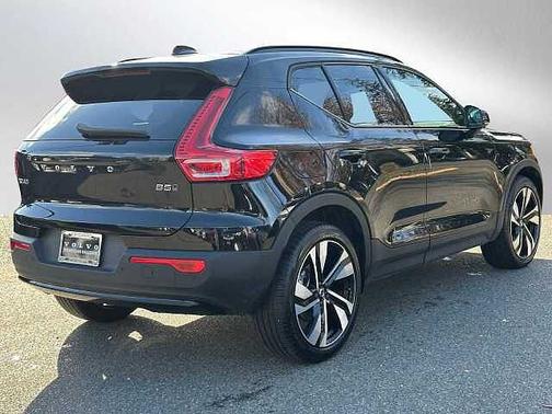 2025 Volvo XC40 Plus
