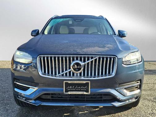 2025 Volvo XC90 B5 Plus