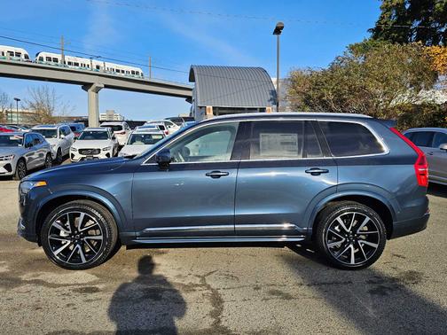 2025 Volvo XC90 B5 Plus