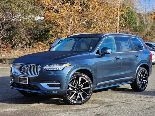 2025 Volvo XC90 B5 Plus