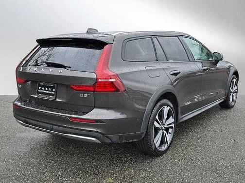 2025 Volvo V60 Cross Country Plus