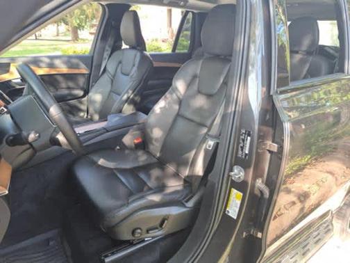 2023 Volvo XC90 Recharge Plug-In Hybrid Plus Dark 7-Seater