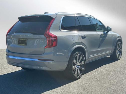 2025 Volvo XC90 B6 Ultra 6-Seater
