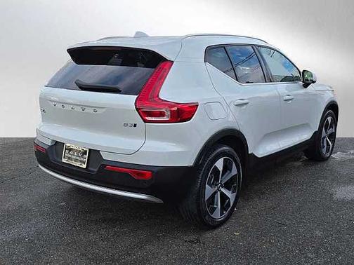 2025 Volvo XC40 Plus