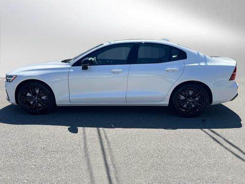 2024 Volvo S60 B5 Plus Black Edition