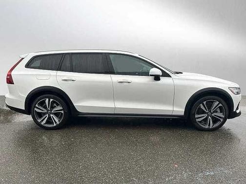 2025 Volvo V60 Cross Country Plus