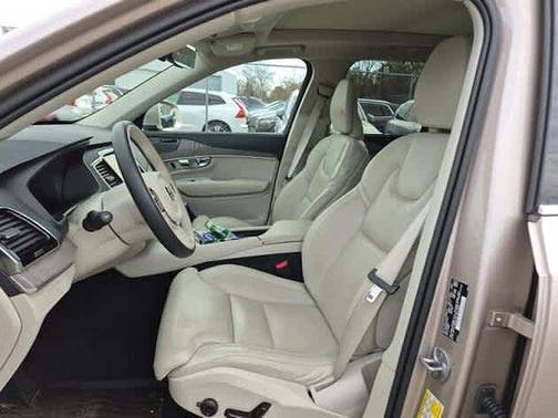 2023 Volvo XC90 Ultimate Bright 7-Seater