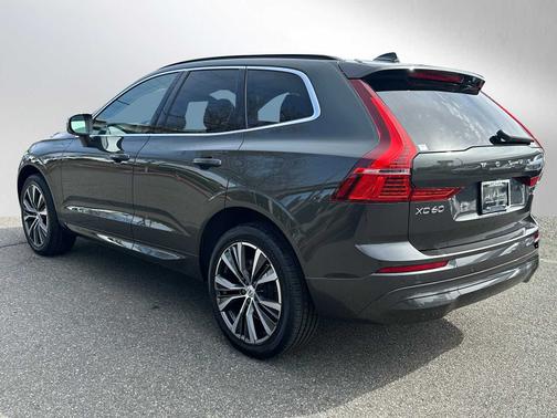 2022 Volvo XC60 B5 AWD Momentum