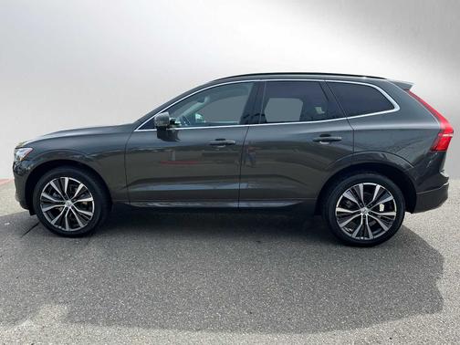 2022 Volvo XC60 B5 AWD Momentum