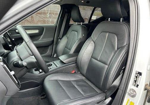 2024 Volvo XC40 Core