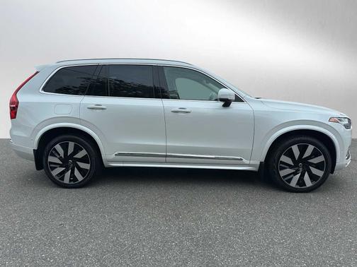 2023 Volvo XC90 Recharge Plug-In Hybrid Ultimate 6-Seater