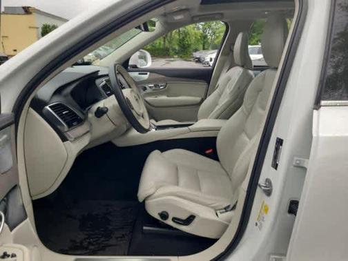 2023 Volvo XC90 Recharge Plug-In Hybrid Ultimate 6-Seater