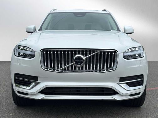 2023 Volvo XC90 Recharge Plug-In Hybrid Ultimate 6-Seater