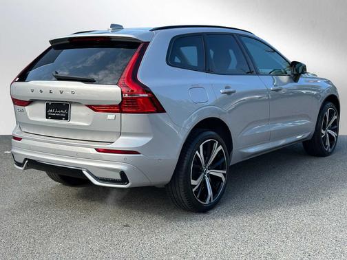 2023 Volvo XC60 Recharge Plug-In Hybrid Ultimate Dark