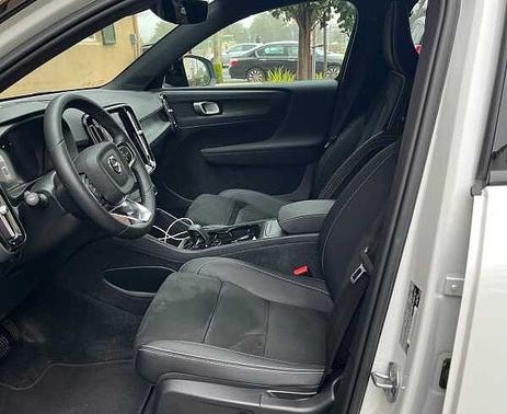 2023 Volvo XC40 Plus