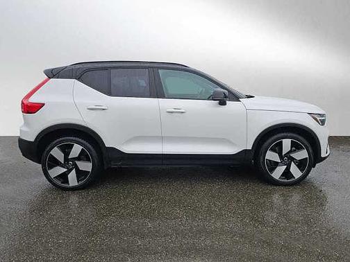 2023 Volvo XC40 Plus