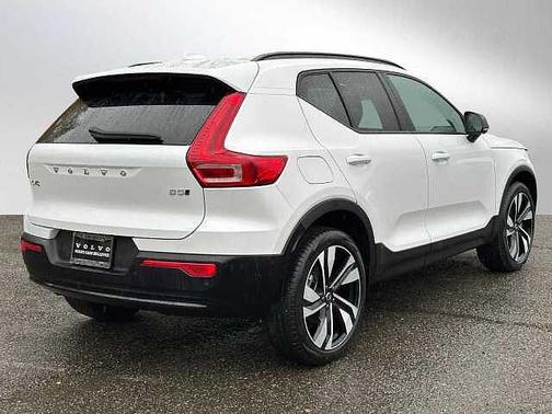 2025 Volvo XC40 Plus