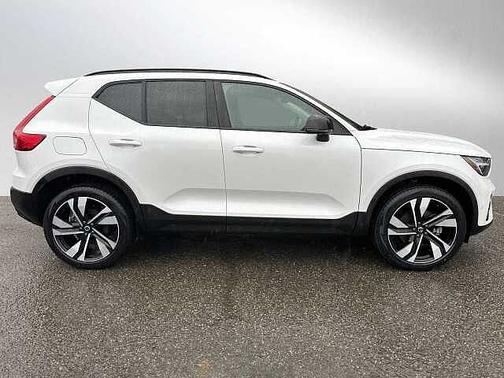 2025 Volvo XC40 Plus