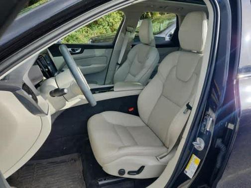 2023 Volvo XC60 B5 AWD Plus Dark